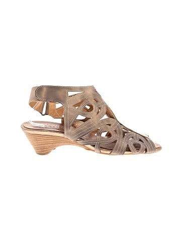 L'Artiste Wedges (view 1)