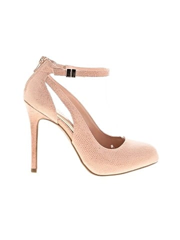 Jennifer Lopez Heels (view 1)