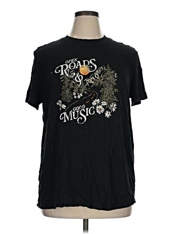 Maurices Short Sleeve T-Shirt (view 1)