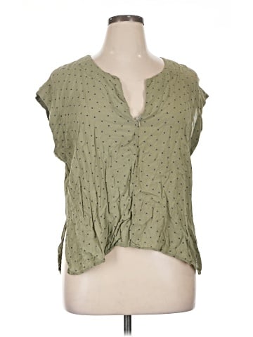 Universal Thread Sleeveless Blouse (view 1)