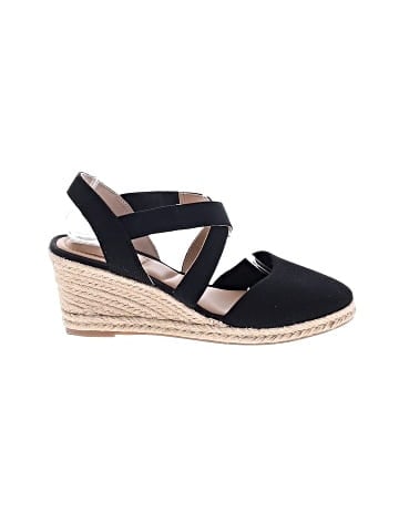 Kelly & Katie Wedges (view 1)