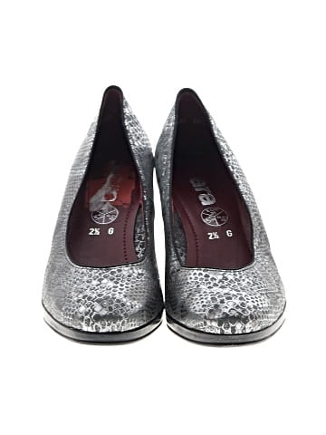 Ara Heels (view 2)