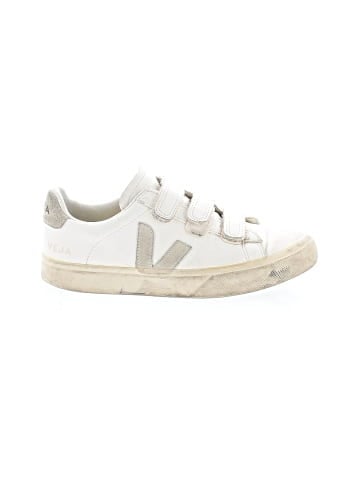 VEJA Sneakers (view 1)