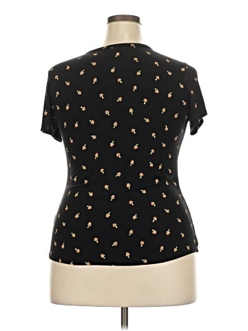 No Boundaries Short Sleeve Top (view 2)