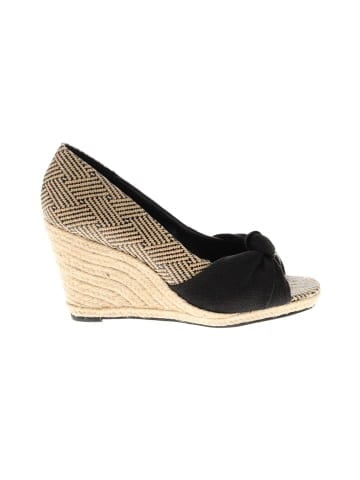 Kelly & Katie Wedges (view 1)