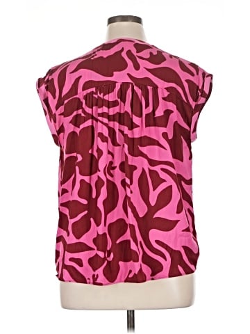 Cupcakes & Cashmere Short Sleeve Blouse (view 2)