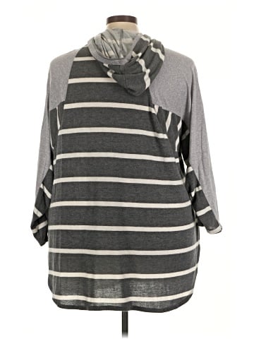Frumos Poncho (view 2)