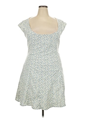 Abercrombie & Fitch Casual Dress (view 1)