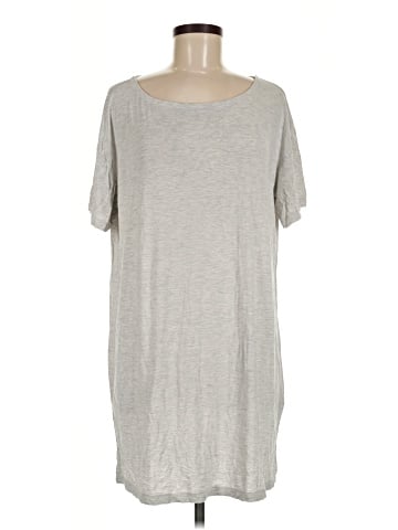 Old Navy Short Sleeve T-Shirt (view 1)