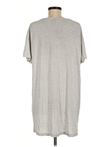 Old Navy Short Sleeve T-Shirt (view 2)