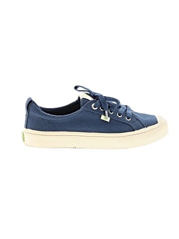 Cariuma Sneakers (view 1)