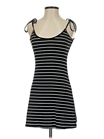Urban Outfitters Casual Dress (view 1)