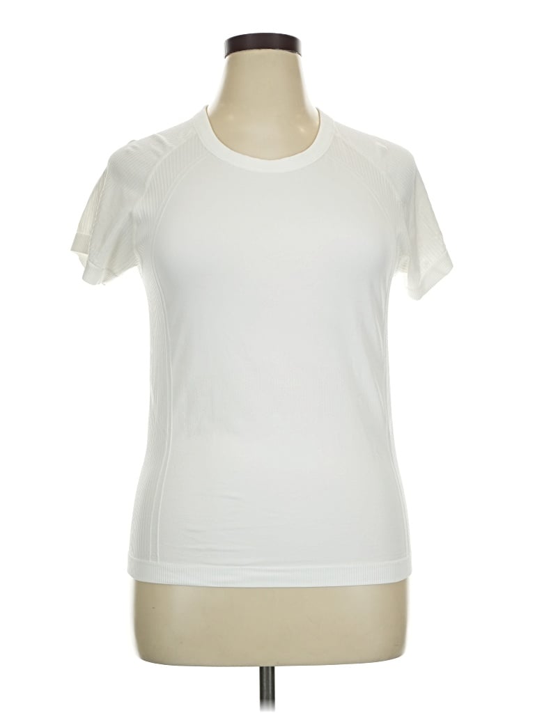 Pre-owned Active T-shirt In Ivory