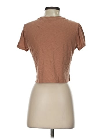 Uniqlo Short Sleeve T-Shirt (view 2)