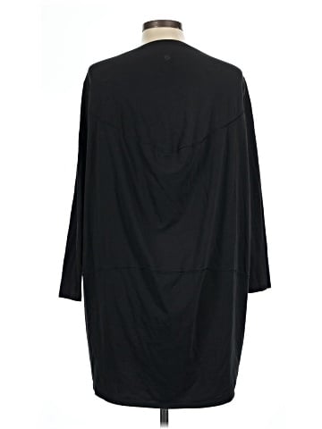 Lululemon Athletica 3/4 Sleeve T-Shirt (view 2)