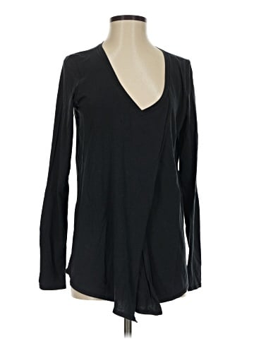 Lululemon Athletica Long Sleeve T-Shirt (view 1)