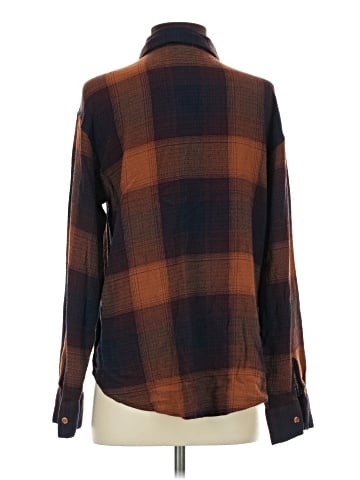 Maurices Long Sleeve Button-Down Shirt (view 2)