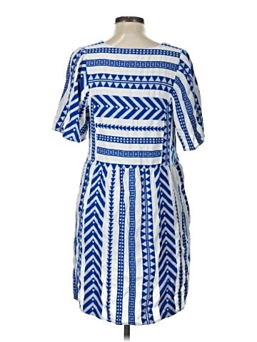 Old Navy Casual Dress (view 2)