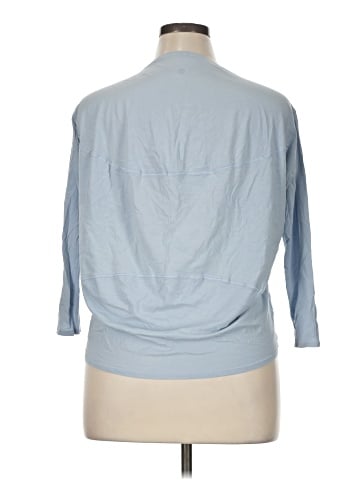 Lululemon Athletica 3/4 Sleeve T-Shirt (view 2)