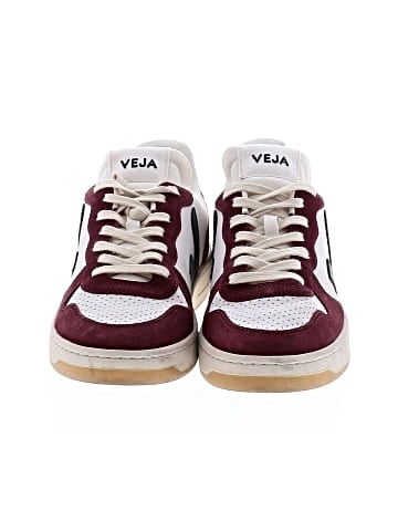 VEJA Sneakers (view 2)