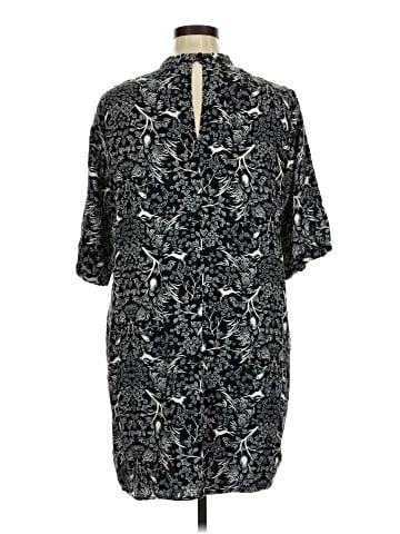 Old Navy Casual Dress (view 2)