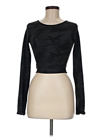 Lululemon Athletica Long Sleeve T-Shirt (view 1)