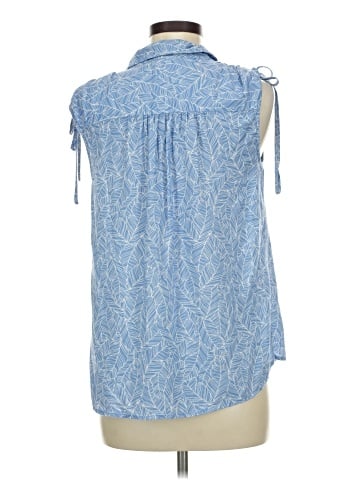 Croft & Barrow Sleeveless Button-Down Shirt (view 2)
