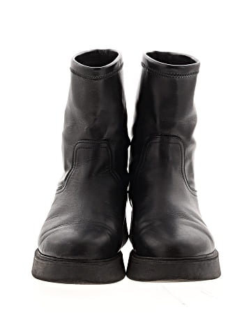 Coach and Four Boots (view 2)