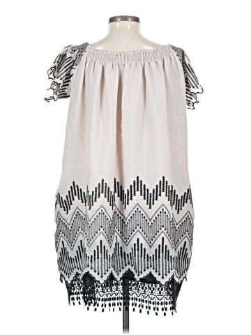 Romeo & Juliet Couture Casual Dress (view 2)