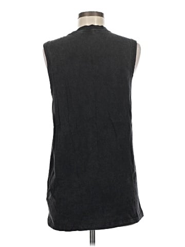 Chuu Sleeveless T-Shirt (view 2)
