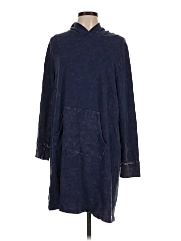 LIVI Poncho (view 1)