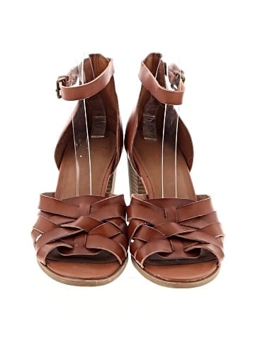 Universal Thread Sandals (view 2)