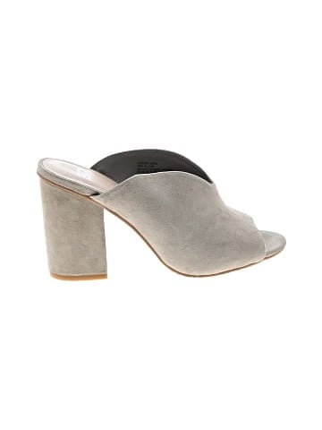 BP. Heels (view 1)