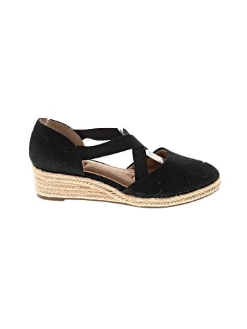 Kelly & Katie Wedges (view 1)
