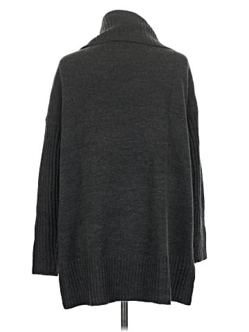 Romeo & Juliet Couture Long Sleeve Top (view 2)