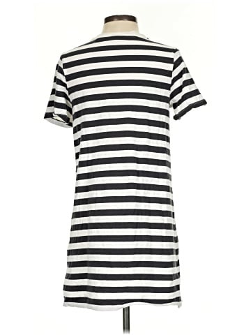 Old Navy Casual Dress (view 2)