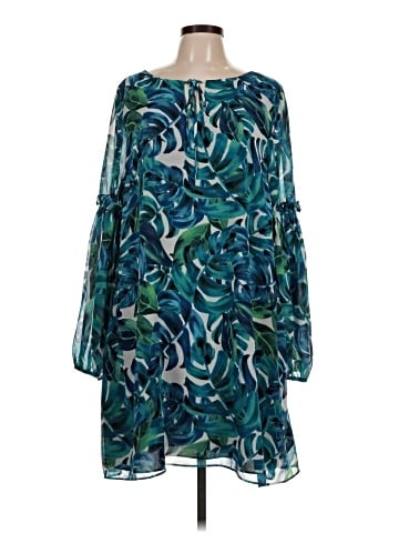 Chloe Oliver Casual Dress (view 1)