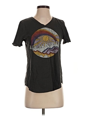 Maurices Short Sleeve T-Shirt (view 1)