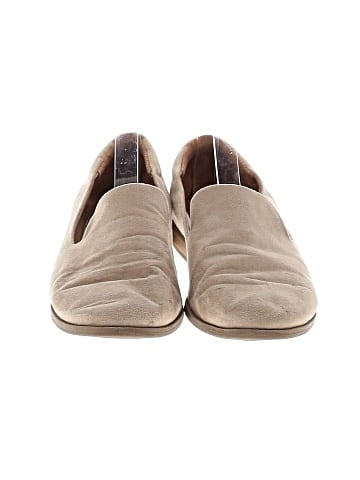 Universal Thread Flats (view 2)