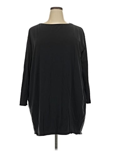 Lululemon Athletica 3/4 Sleeve T-Shirt (view 1)
