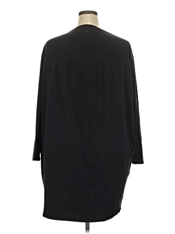 Lululemon Athletica 3/4 Sleeve T-Shirt (view 2)