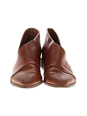 Universal Thread Flats (view 2)