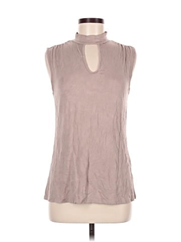 Jennifer Lopez Sleeveless Top (view 1)