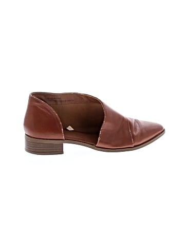 Universal Thread Flats (view 1)
