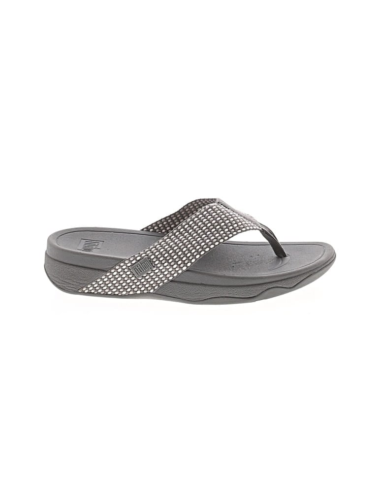 Pre-owned Fitflop Flip Flops In Gray