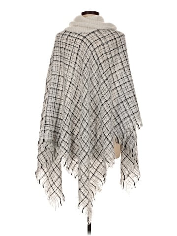 Simply Noelle Poncho (view 2)