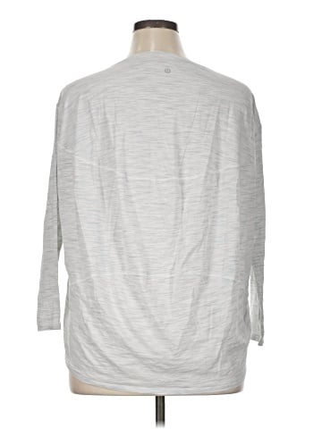 Lululemon Athletica 3/4 Sleeve T-Shirt (view 2)
