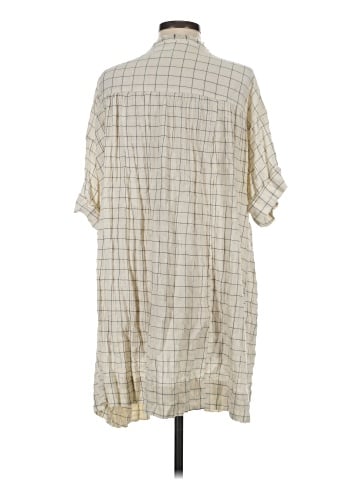 Urban Outfitters Casual Dress (view 2)