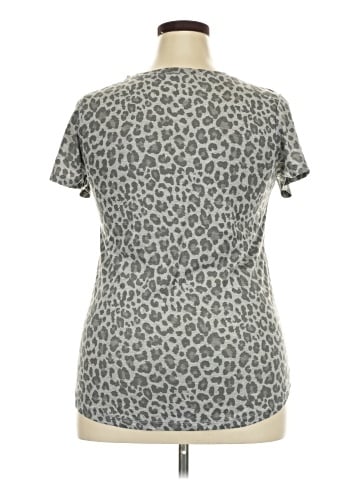Zoe+Liv Short Sleeve Top (view 2)