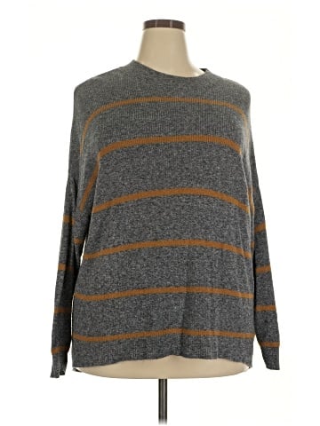 American Eagle Outfitters Pullover Sweater (view 1)